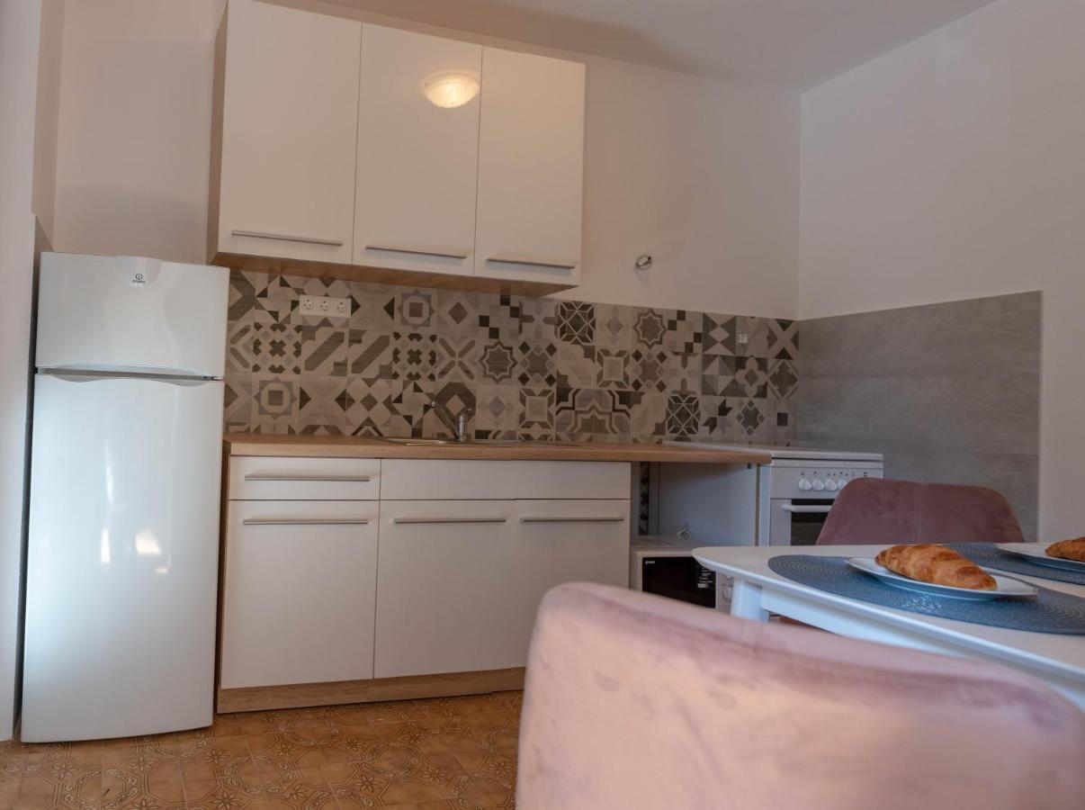 Apartman Duce Milka Villa Exteriör bild
